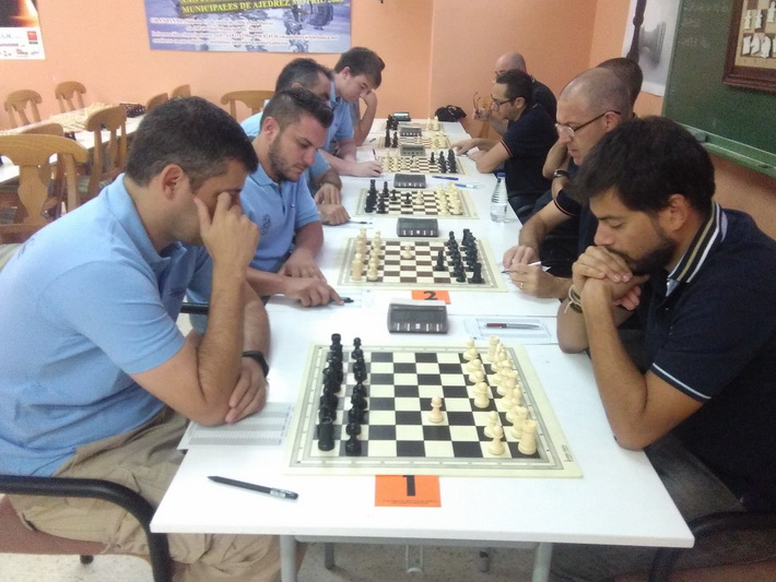 Importante victoria del Club Ajedrez Motril IMPERLUC por 3,5 a 1,5 ante el Club Ajedrez Vicente Bonil. 
